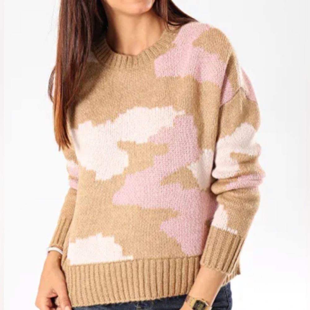 Pink & Tan Camo Crewneck Knit Sweater Size Medium - Picture 7 of 7
